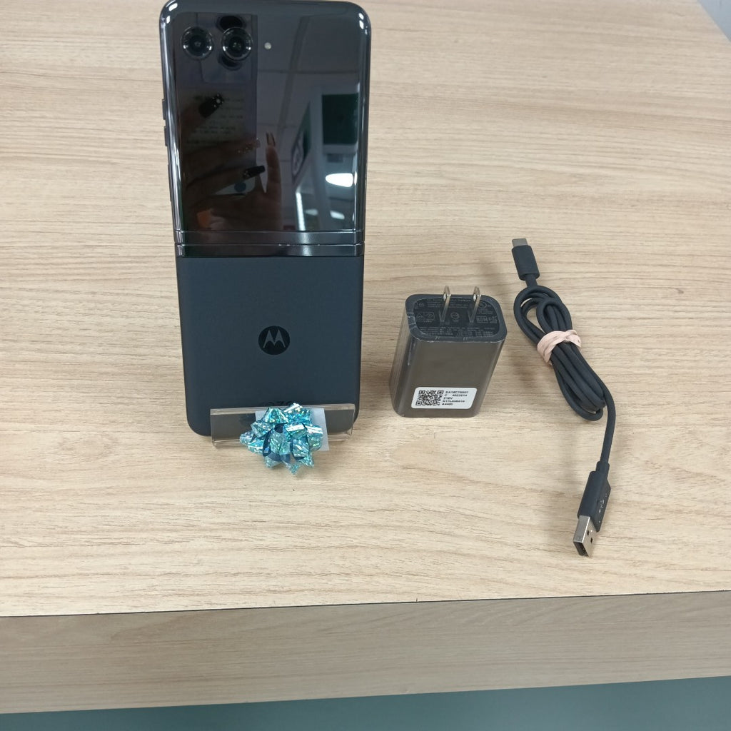 CELULAR MOTOROLA RAZR+ XT2321-5 (2023) 256 GB 8 GB RAM (SEMINUEVO)