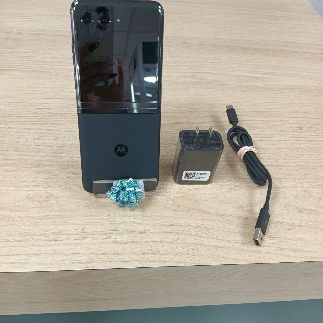CELULAR MOTOROLA RAZR+ XT2321-5 (2023) 256 GB 8 GB RAM (SEMINUEVO)