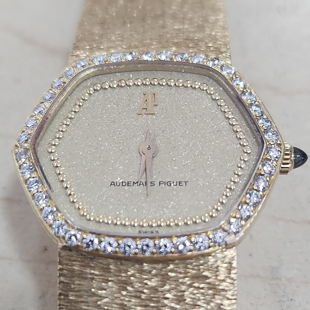 RELOJ CAJA Y PULSO ORO. ORO. 18 K 67.7 GRMS (SEMINUEVO)