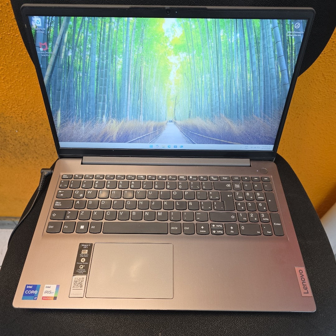 LAPTOP LENOVO IDEAPAD 3 15ITL6 (2022) 512 GB SSD 8 GB RAM (SEMINUEVO)