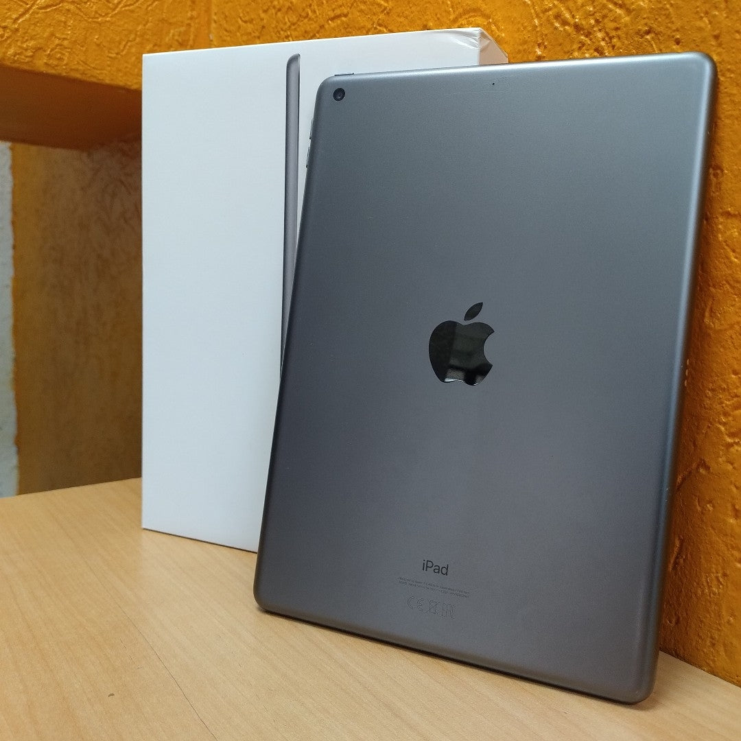 TABLETA APPLE IPAD 9 A2602 64 GB 3 GB RAM (SEMINUEVO)