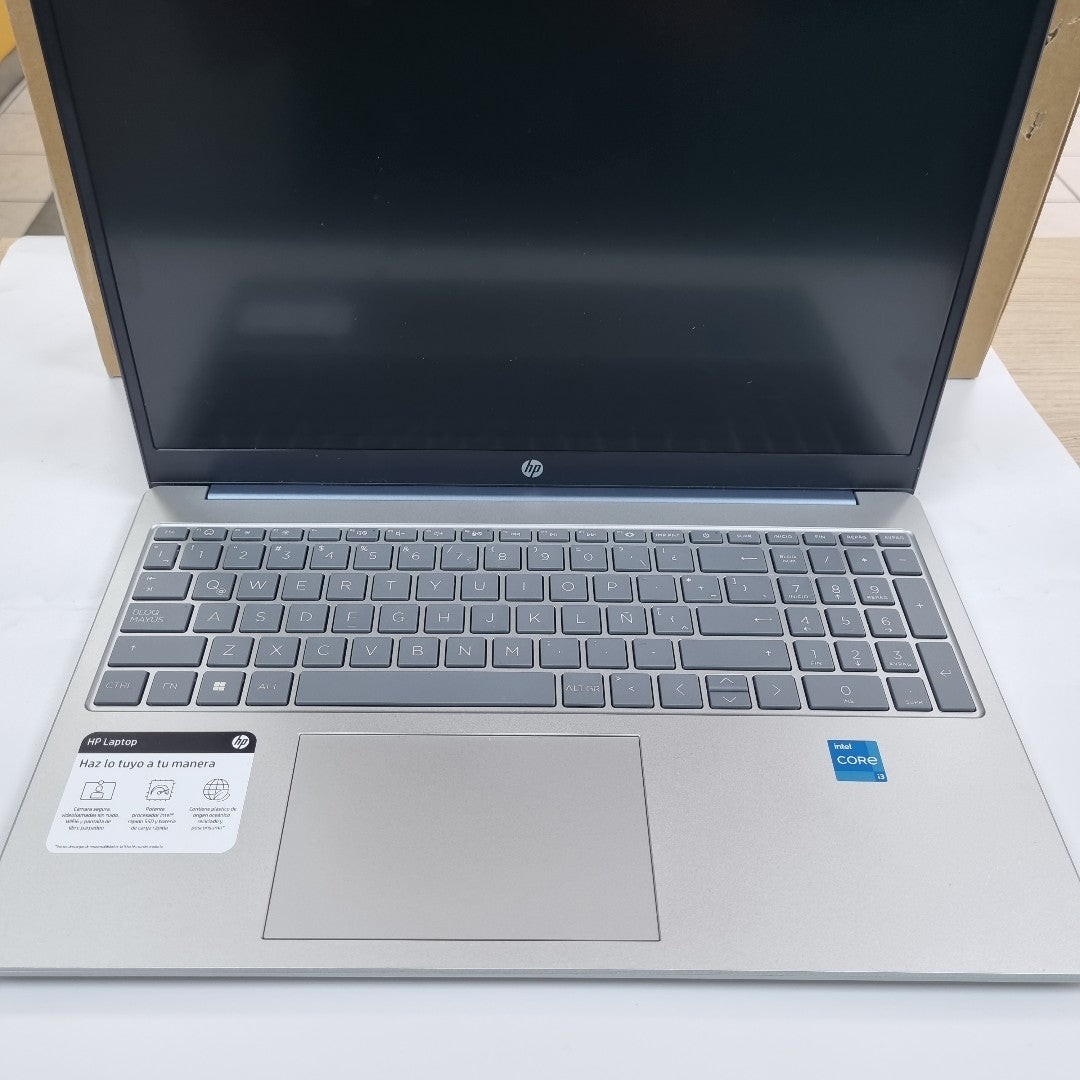 LAPTOP HP 15-FD0026LA (2024) 512 GB SSD 8 GB RAM (SEMINUEVO)
