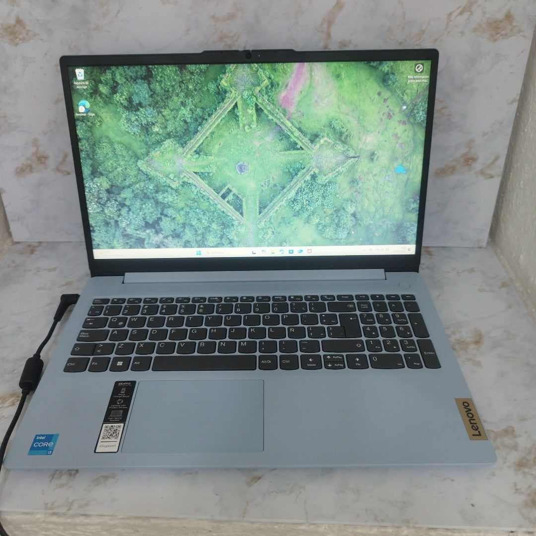 LAPTOP LENOVO IDEAPAD SLIM 3 15IAN8 (2024) 256 GB SSD 8 GB RAM