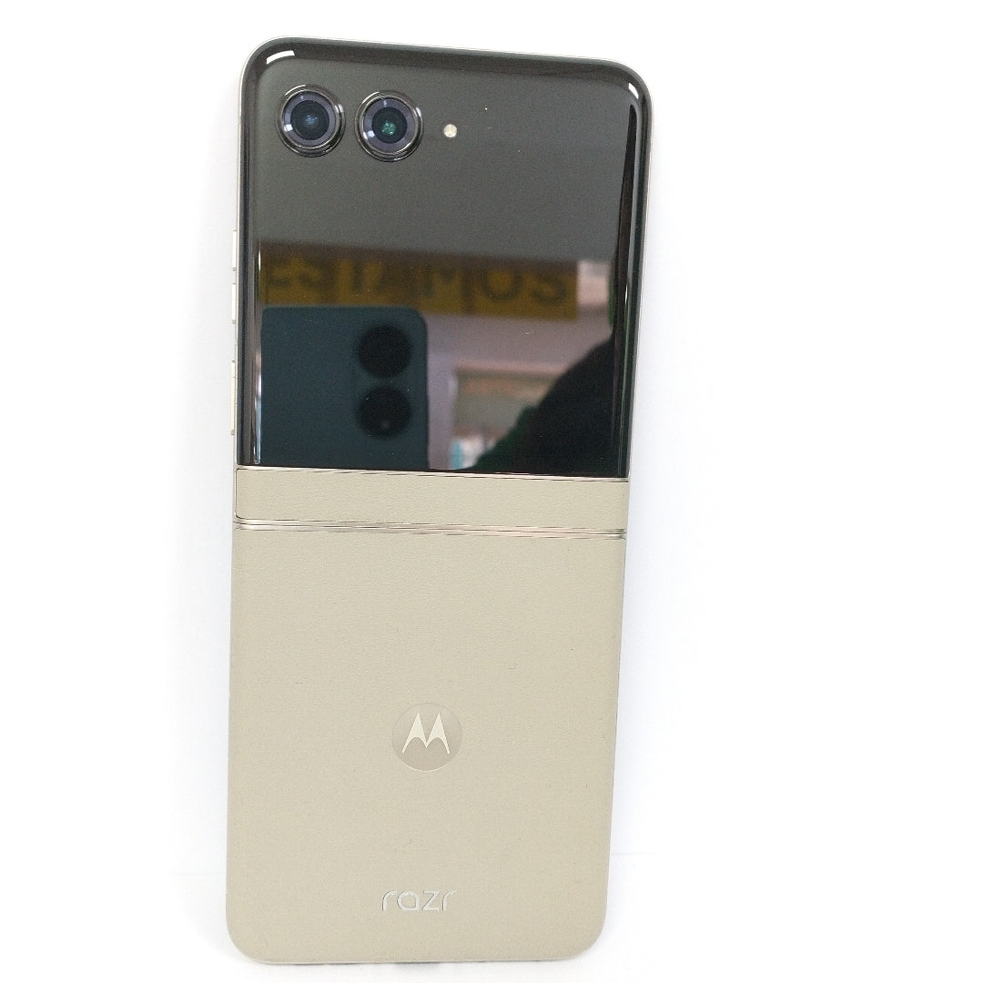CELULAR MOTOROLA RAZR 50 5G XT2453-1 512 GB 12 GB RAM (SEMINUEVO)