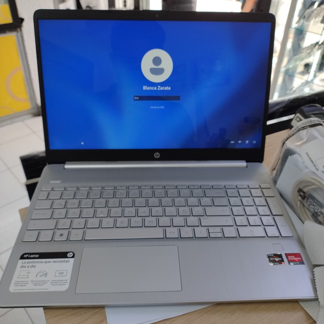 LAPTOP HP 15-EF2519LA (2022) 512 GB SSD 8 GB RAM (SEMINUEVO)