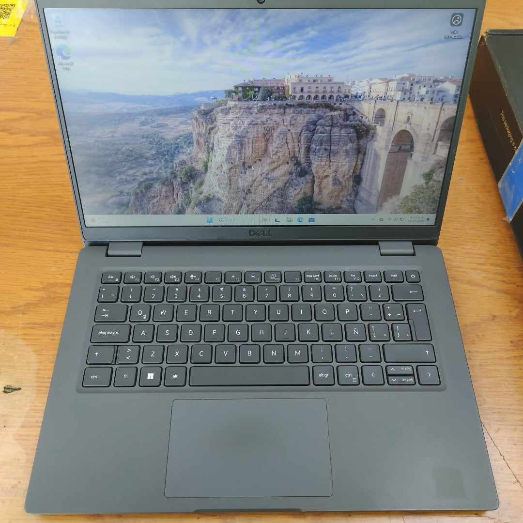LAPTOP DELL LATITUDE 3440 (2023) 256 GB SSD 16 GB RAM (SEMINUEVO)