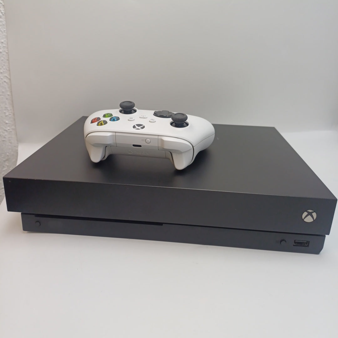 CONSOLA DE VIDEOJUEGO MICROSOFT XBOX ONE X 1 TB (SEMINUEVO)