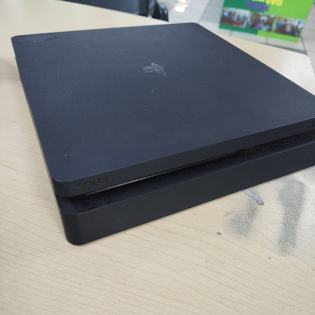 CONSOLA DE VIDEOJUEGO SONY PS4 1 TB (SEMINUEVO)