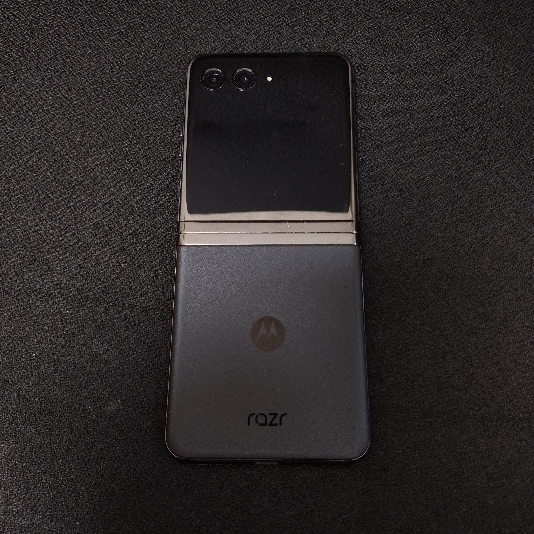 CELULAR MOTOROLA RAZR+ XT2321-5 (2023) 256 GB 8 GB RAM (SEMINUEVO)