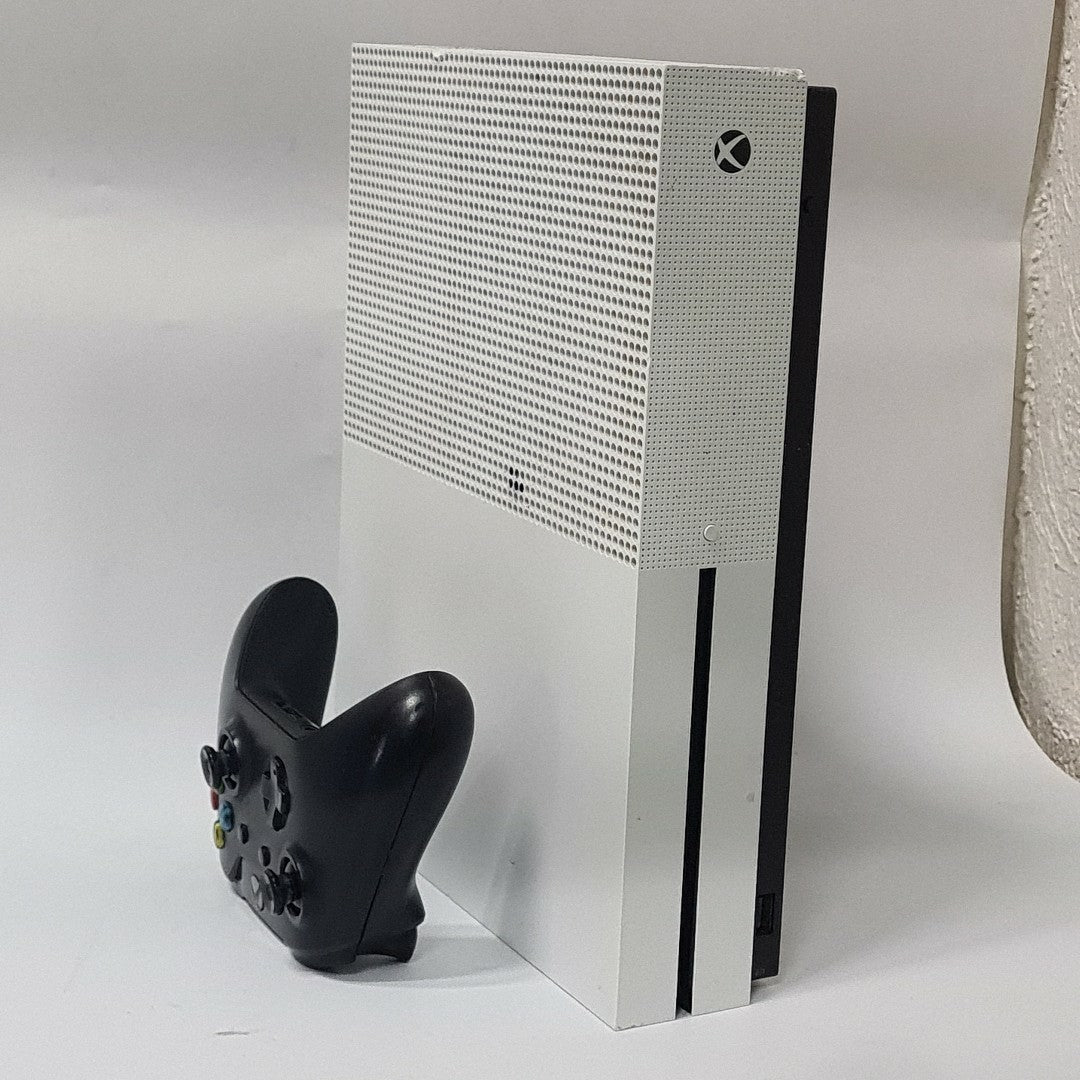 CONSOLA DE VIDEOJUEGO MICROSOFT XBOX ONE S 1 TB (SEMINUEVO)