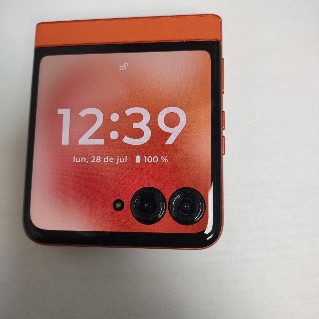 CELULAR MOTOROLA RAZR 50 5G XT2453-1 512 GB 12 GB RAM (SEMINUEVO)