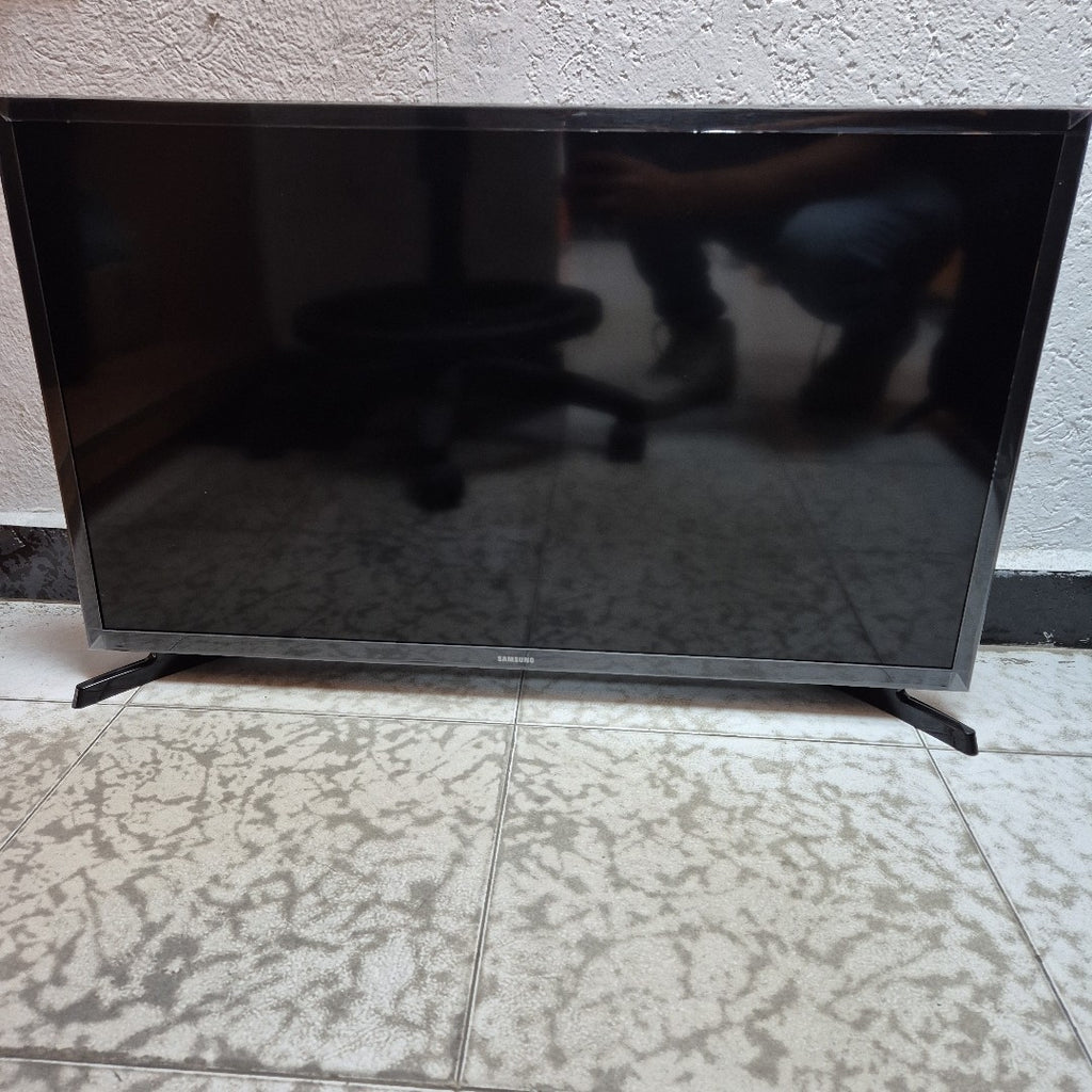 PANTALLA SAMSUNG BE32T-B (2025) 32" LED HD (SEMINUEVO)