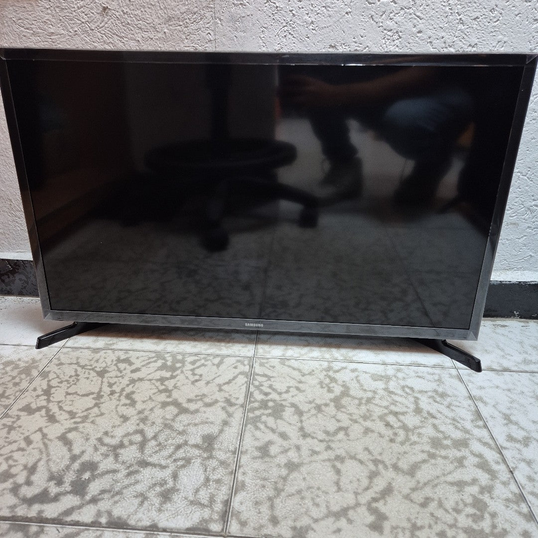 PANTALLA SAMSUNG BE32T-B (2025) 32" LED HD (SEMINUEVO)
