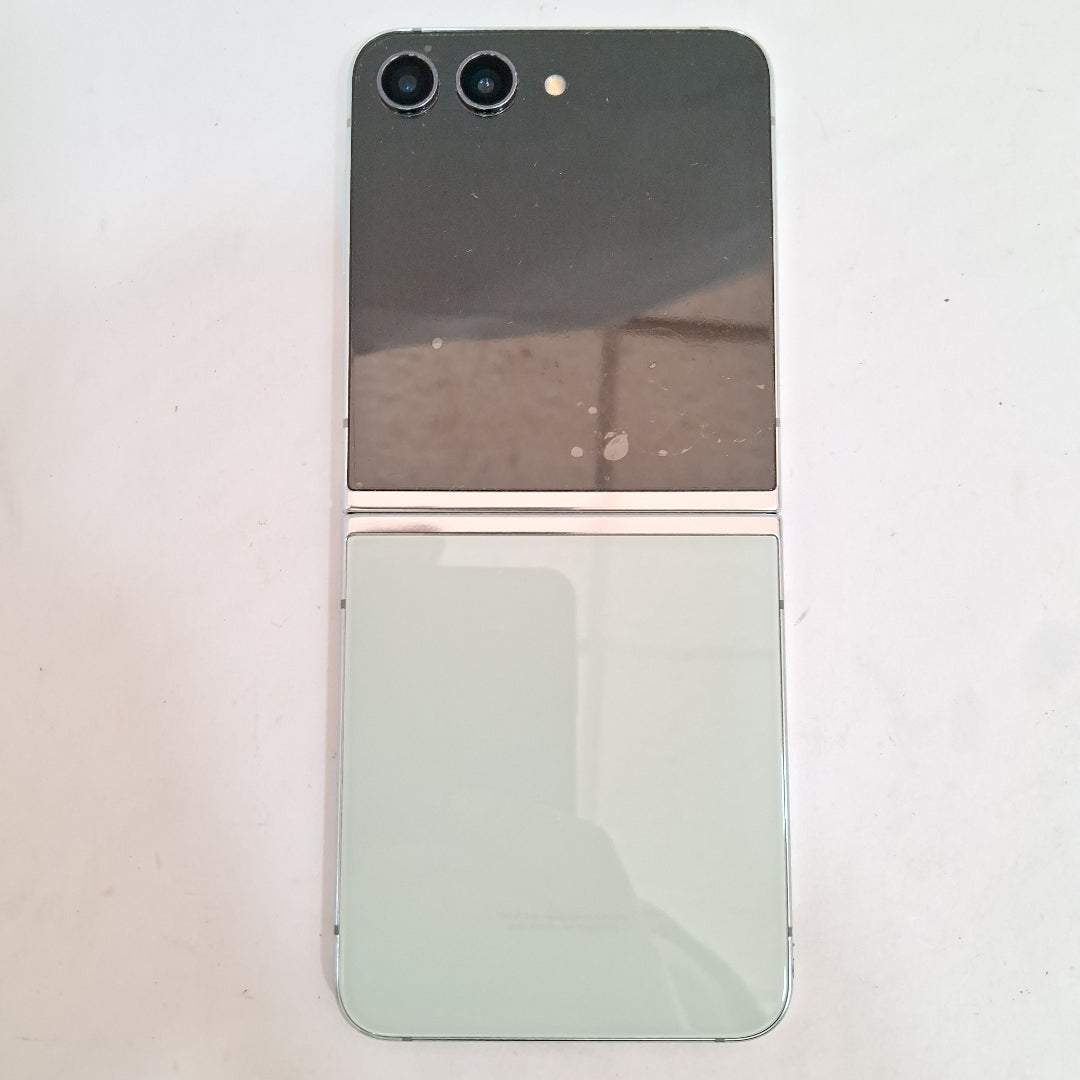 CELULAR SAMSUNG GALAXY Z FLIP 5 SM-F731B (2023) 512 GB 8 GB RAM (SEMINUEVO)