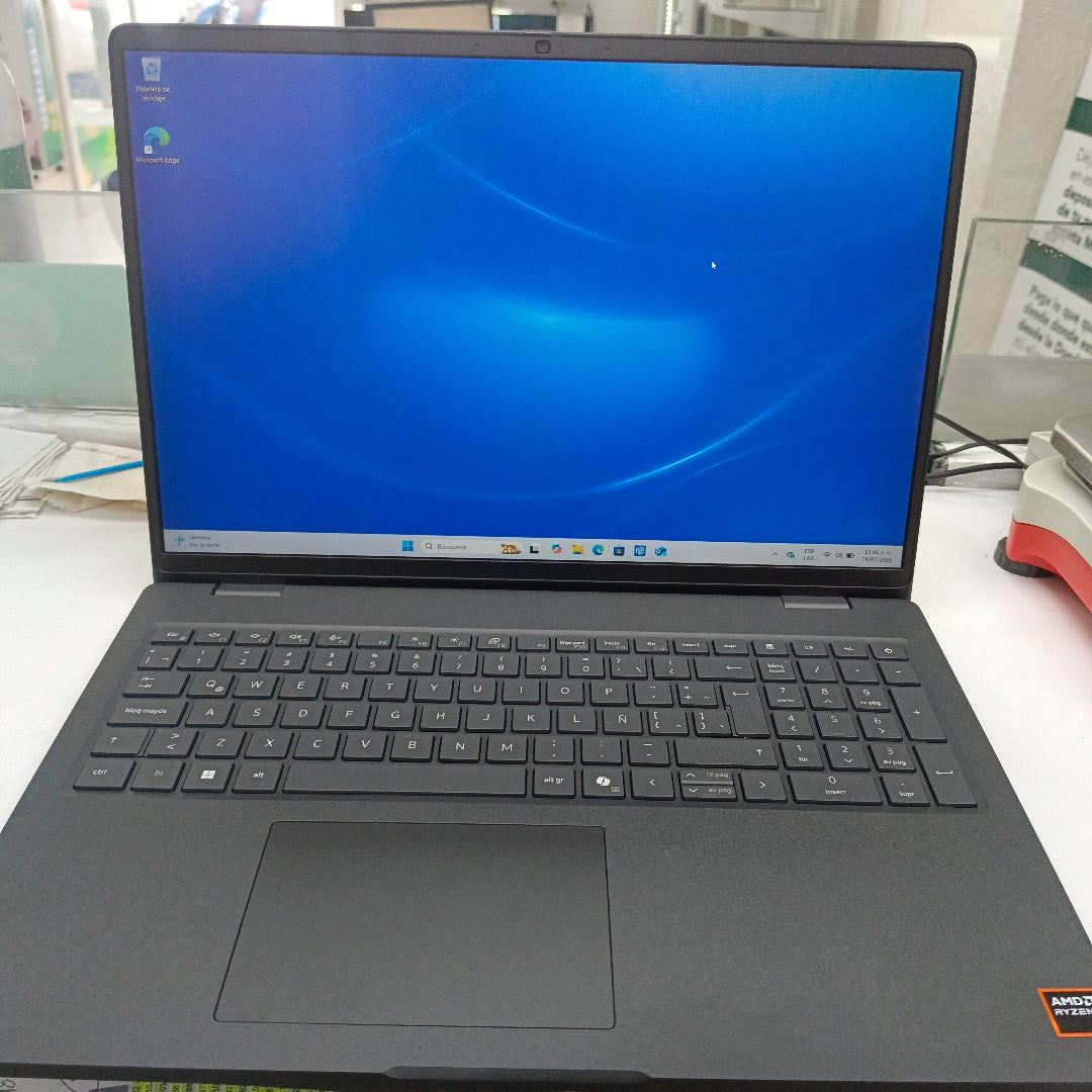 LAPTOP DELL PRO 16 (2025) 256 GB SSD 8 GB RAM
