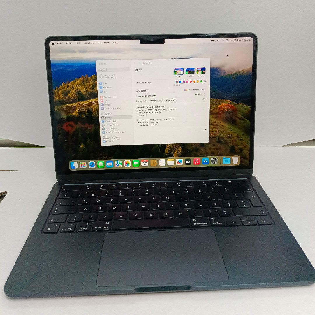 LAPTOP APPLE MACBOOK AIR 13" 2022 3.49 A2681 (8 CPU/8 GPU) 256 GB SSD 8 GB RAM (SEMINUEVO)