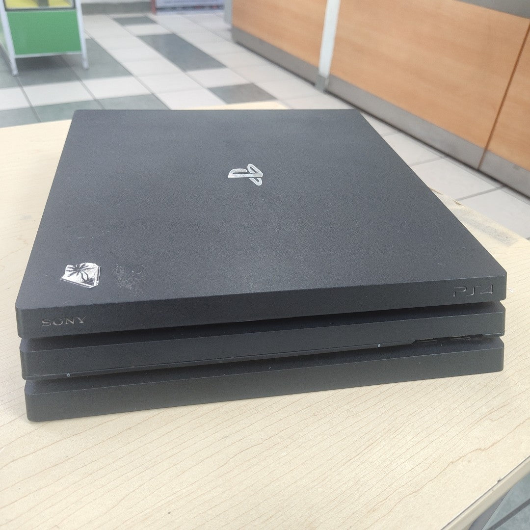 CONSOLA DE VIDEOJUEGO SONY PS4 PRO 1 TB (SEMINUEVO)
