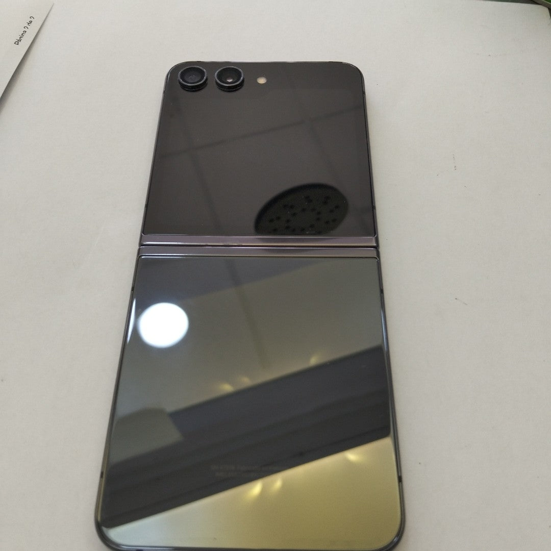 CELULAR SAMSUNG GALAXY Z FLIP 5 SM-F731B (2023) 256 GB 8 GB RAM (SEMINUEVO)