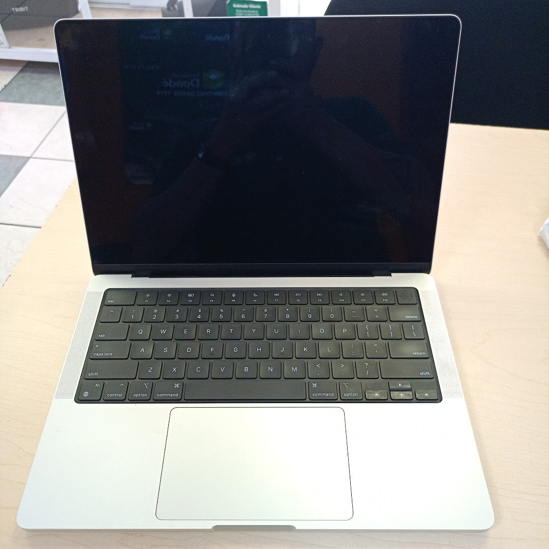 LAPTOP APPLE MACBOOK PRO 14" 2021 3.2 A2442 (8 CPU/14 GPU) 512 GB SSD 16 GB RAM (SEMINUEVO)