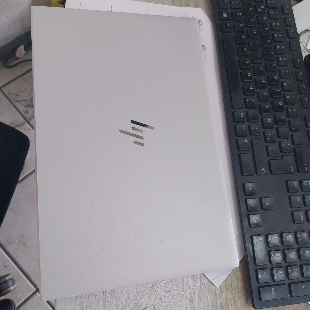 LAPTOP HP ELITEBOOK 845 G8 (2022) 256 GB SSD 16 GB RAM (SEMINUEVO)