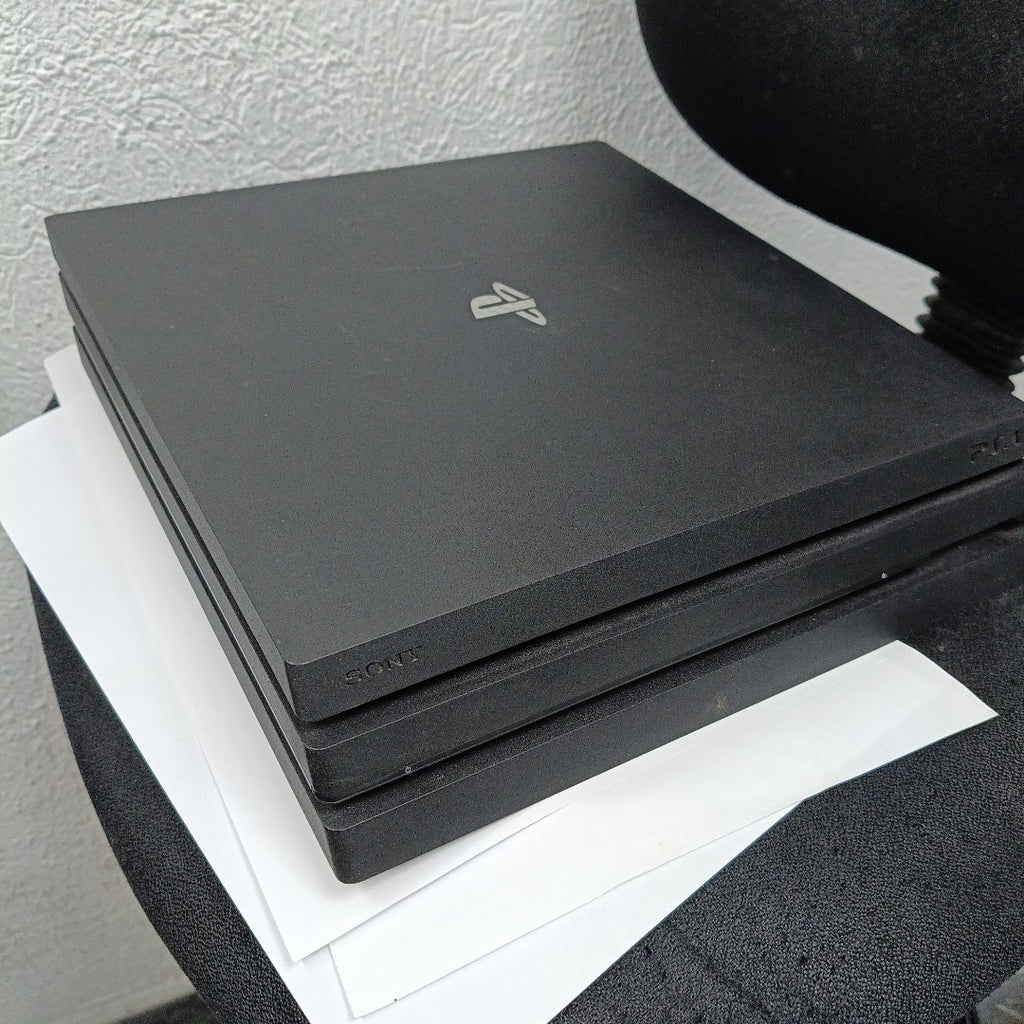 CONSOLA DE VIDEOJUEGO SONY PS4 PRO 1 TB (SEMINUEVO)
