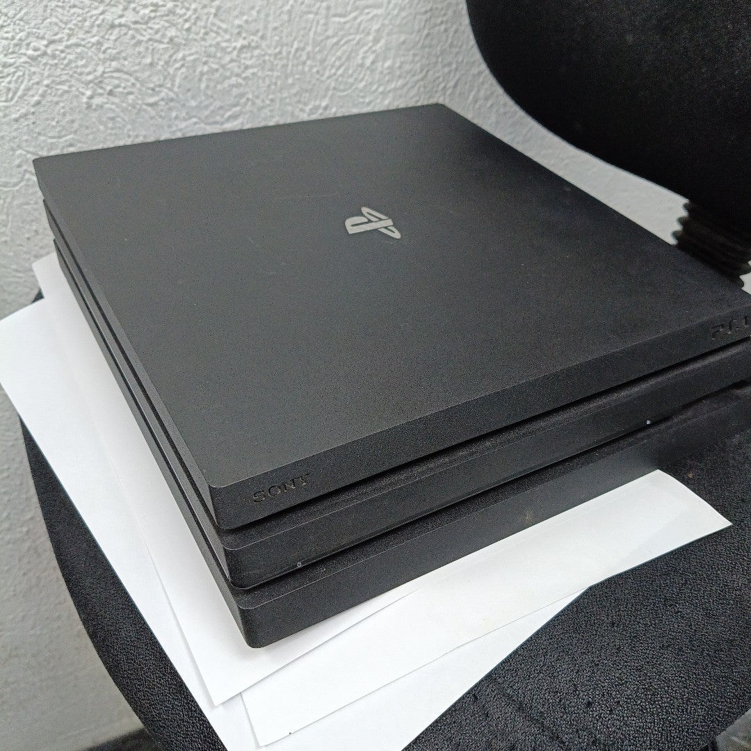 CONSOLA DE VIDEOJUEGO SONY PS4 PRO 1 TB (SEMINUEVO)