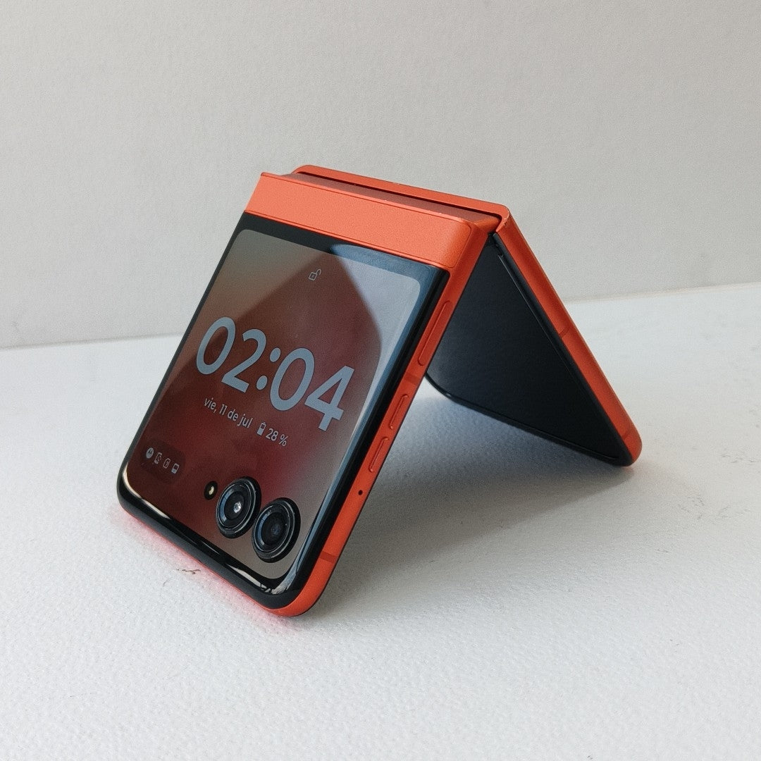 CELULAR MOTOROLA RAZR 50 5G XT2453-1 512 GB 12 GB RAM (SEMINUEVO)