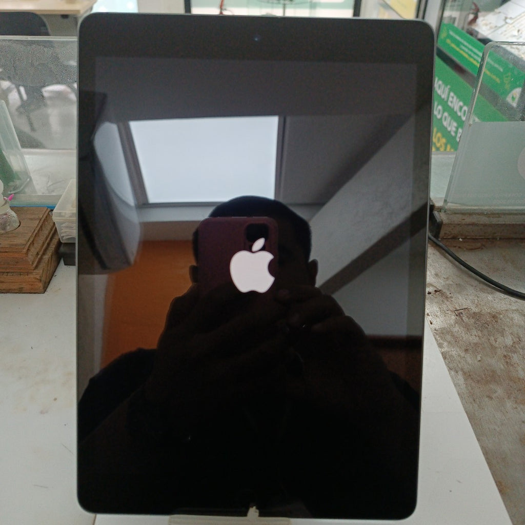TABLETA APPLE IPAD 9 A2602 64 GB 3 GB RAM (SEMINUEVO)