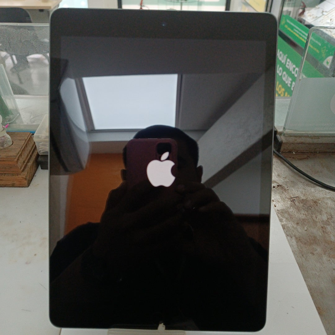 TABLETA APPLE IPAD 9 A2602 64 GB 3 GB RAM (SEMINUEVO)