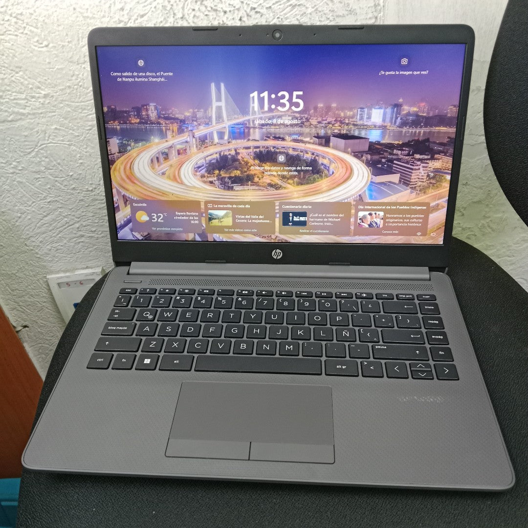 LAPTOP HP 245 G9 (2024) 512 GB SSD 8 GB RAM (SEMINUEVO)