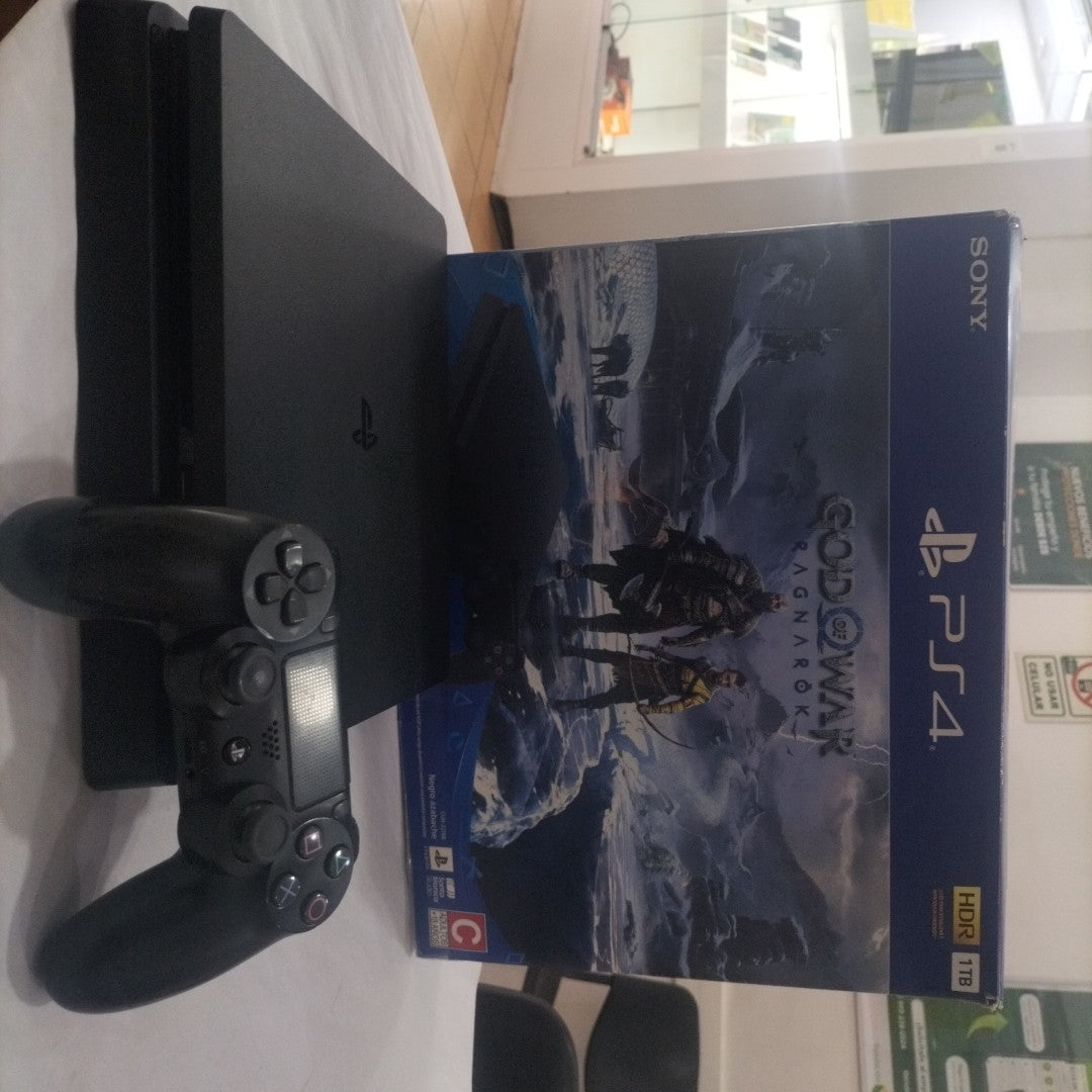 CONSOLA DE VIDEOJUEGO SONY PS4 SLIM 1 TB (SEMINUEVO)