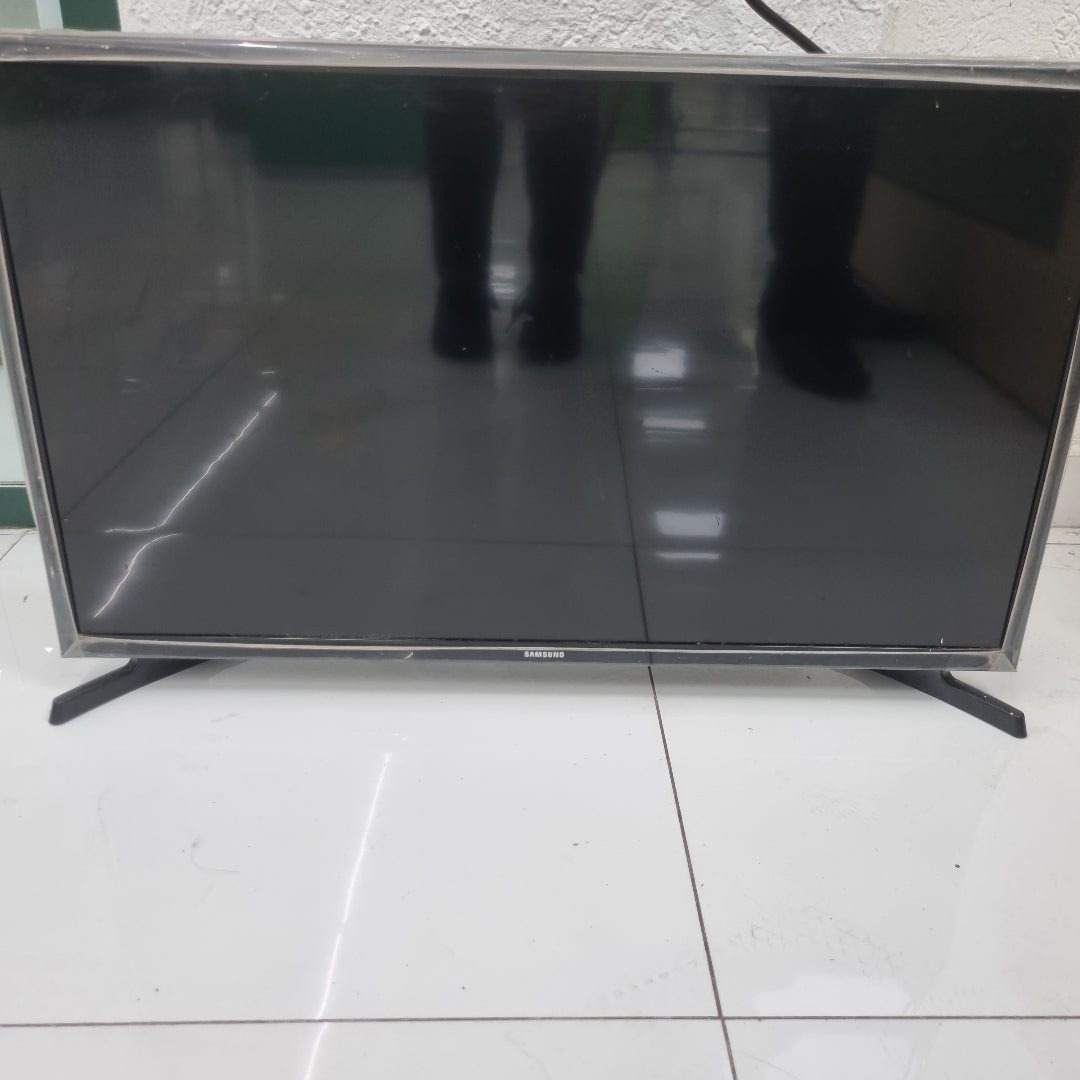 PANTALLA SAMSUNG UN32T4300AF (2020) 32" LED HD (SEMINUEVO)