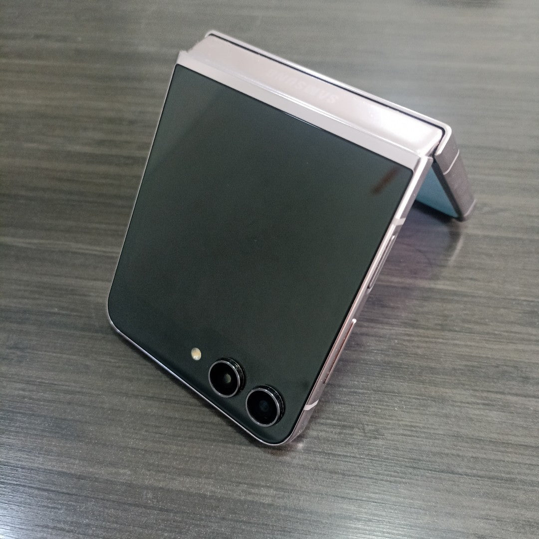 CELULAR SAMSUNG GALAXY Z FLIP 5 SM-F731B (2023) 256 GB 8 GB RAM (SEMINUEVO)