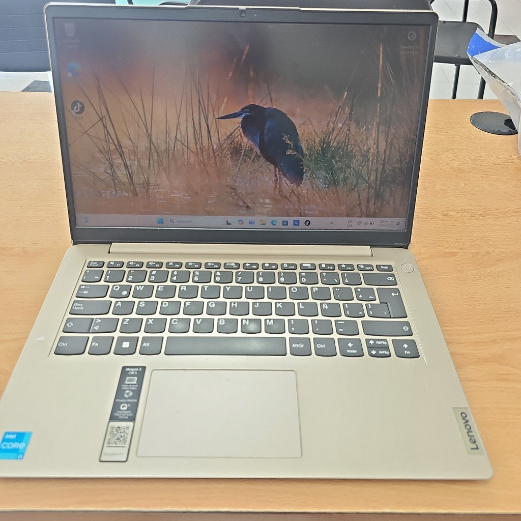 LAPTOP LENOVO IDEAPAD 3 14ITL6 (2022) 1 TB + 256 GB SSD 8 GB RAM (SEMINUEVO)