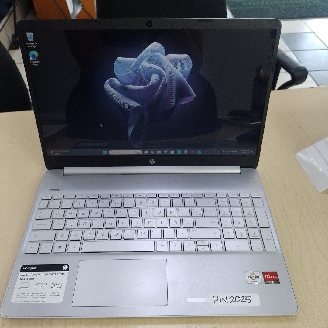 LAPTOP HP 15-EF1501LA (2022) 256 GB SSD 8 GB RAM (SEMINUEVO)