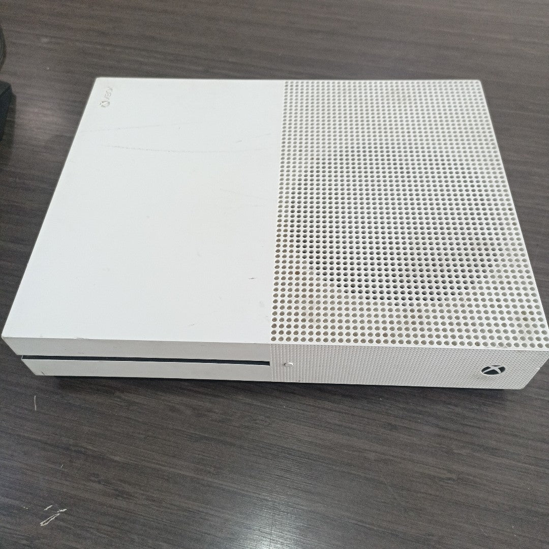 CONSOLA DE VIDEOJUEGO MICROSOFT XBOX ONE S 1 TB (SEMINUEVO)