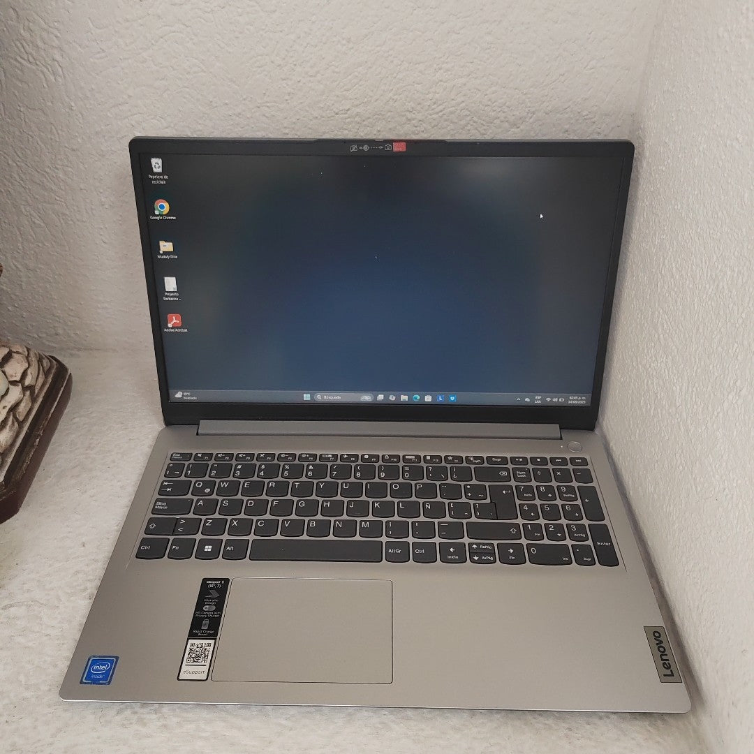 LAPTOP LENOVO IDEAPAD 1 15IGL7 (2024) 256 GB SSD 8 GB RAM (SEMINUEVO)