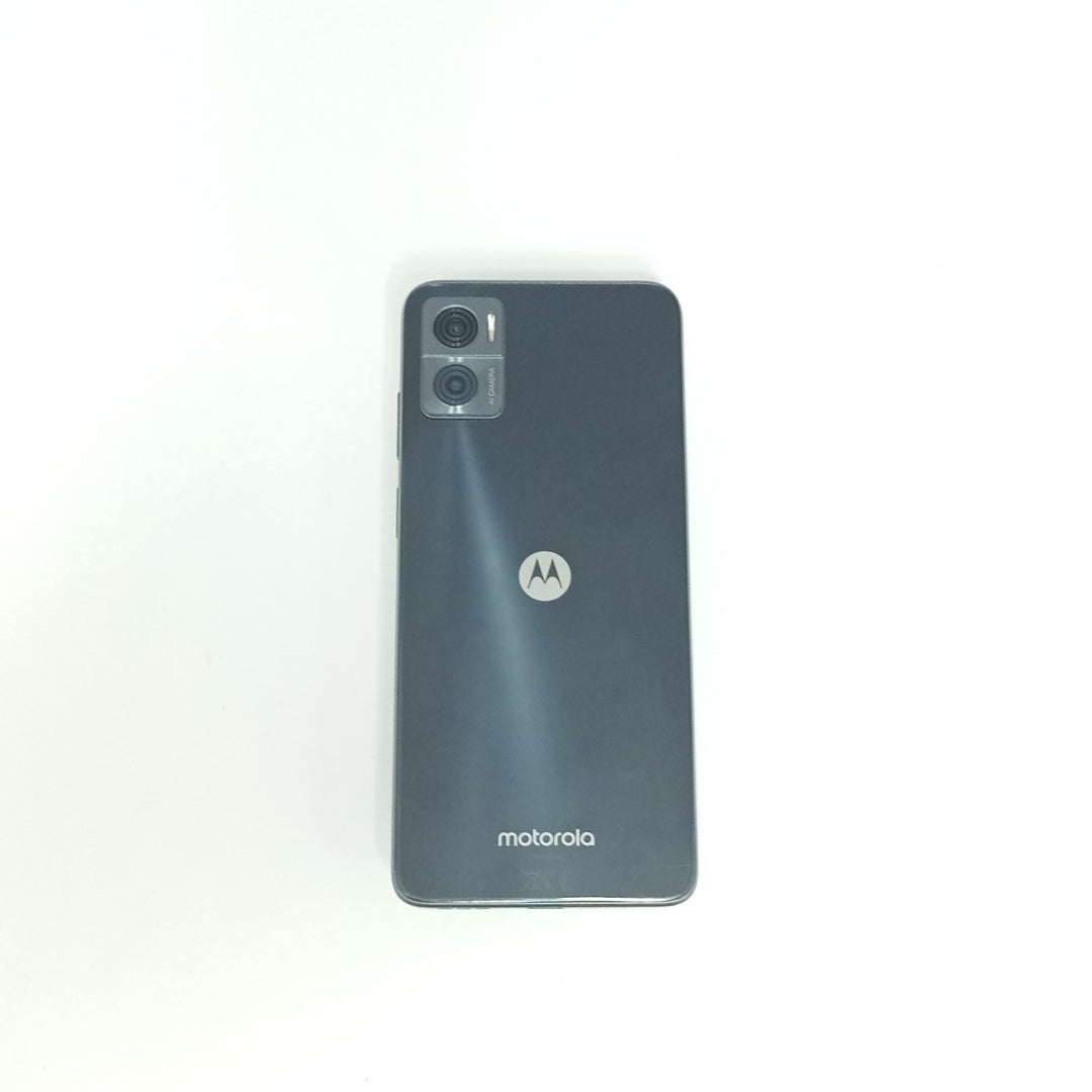 CELULAR MOTOROLA MOTO E22I XT2239-17 64 GB 2 GB RAM (SEMINUEVO)
