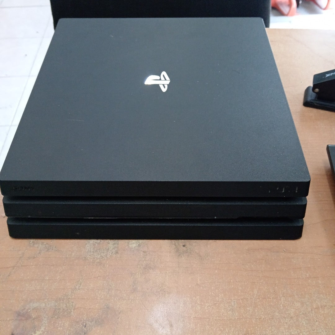 CONSOLA DE VIDEOJUEGO SONY PS4 PRO 1 TB (SEMINUEVO)