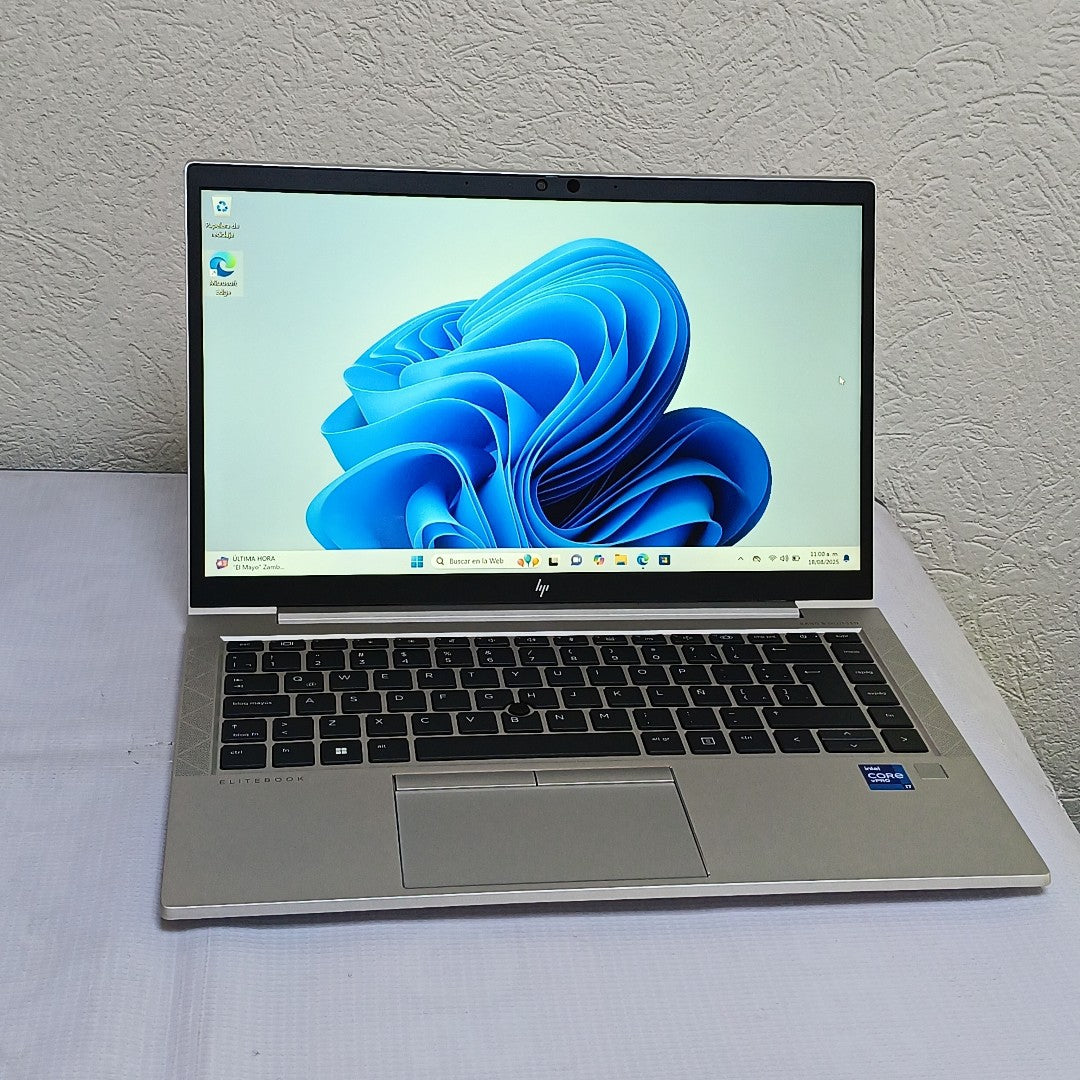 LAPTOP HP ELITEBOOK 840 G8 (2023) 256 GB SSD 16 GB RAM (SEMINUEVO)