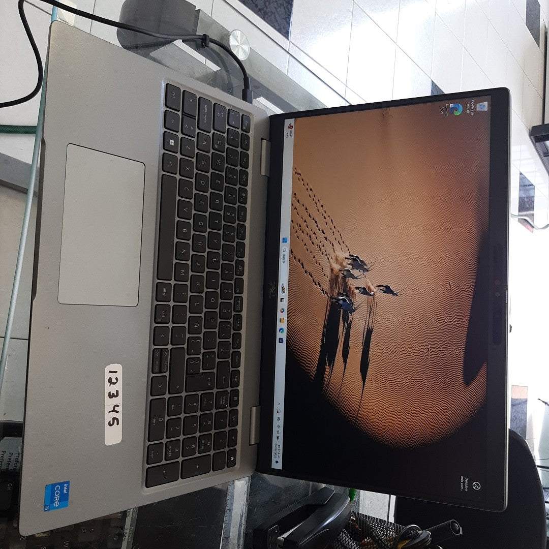 LAPTOP DELL LATITUDE 5540 (2023) 1 TB SSD 16 GB RAM (SEMINUEVO)