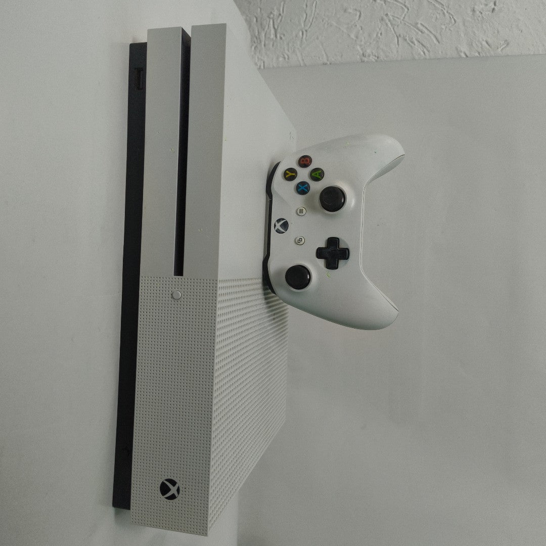 CONSOLA DE VIDEOJUEGO MICROSOFT XBOX ONE S 1 TB (SEMINUEVO)
