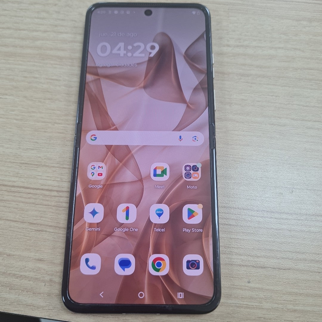 CELULAR MOTOROLA RAZR 50 5G XT2453-1 512 GB 12 GB RAM (SEMINUEVO)