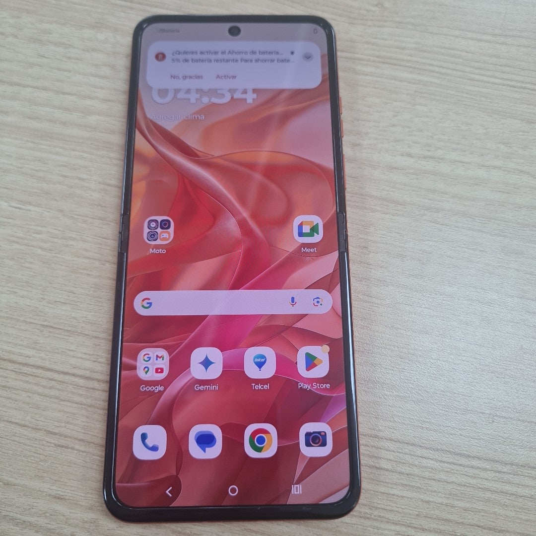 CELULAR MOTOROLA RAZR 50 5G XT2453-1 512 GB 12 GB RAM (SEMINUEVO)