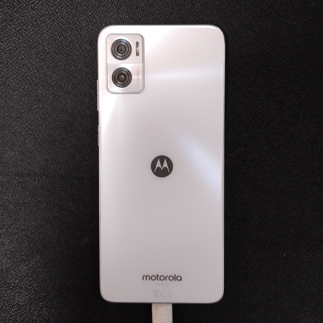 CELULAR MOTOROLA MOTO E22I XT2239-17 64 GB 2 GB RAM (SEMINUEVO)