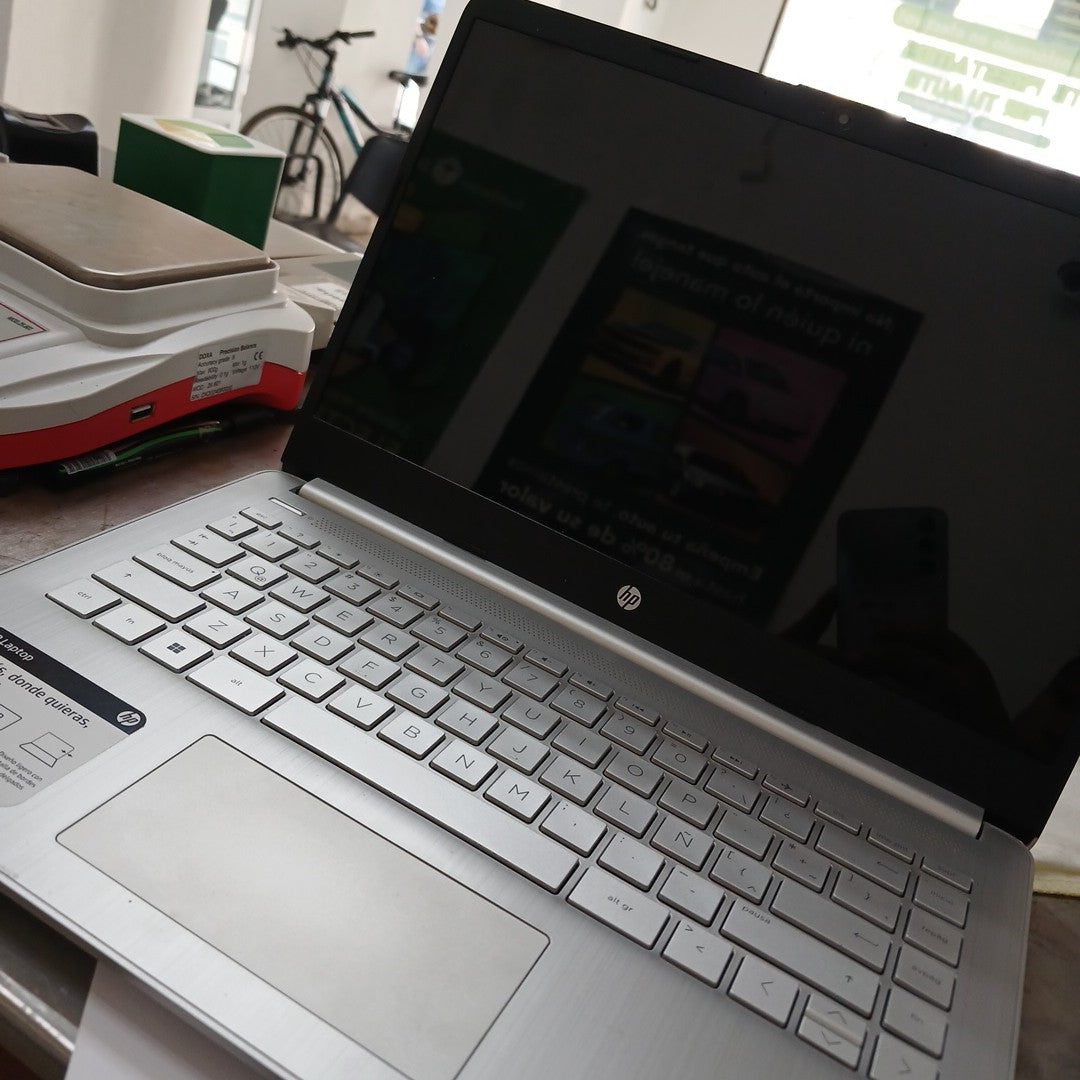 LAPTOP HP 14-DQ0505LA (2022) 256 GB SSD 8 GB RAM (SEMINUEVO)