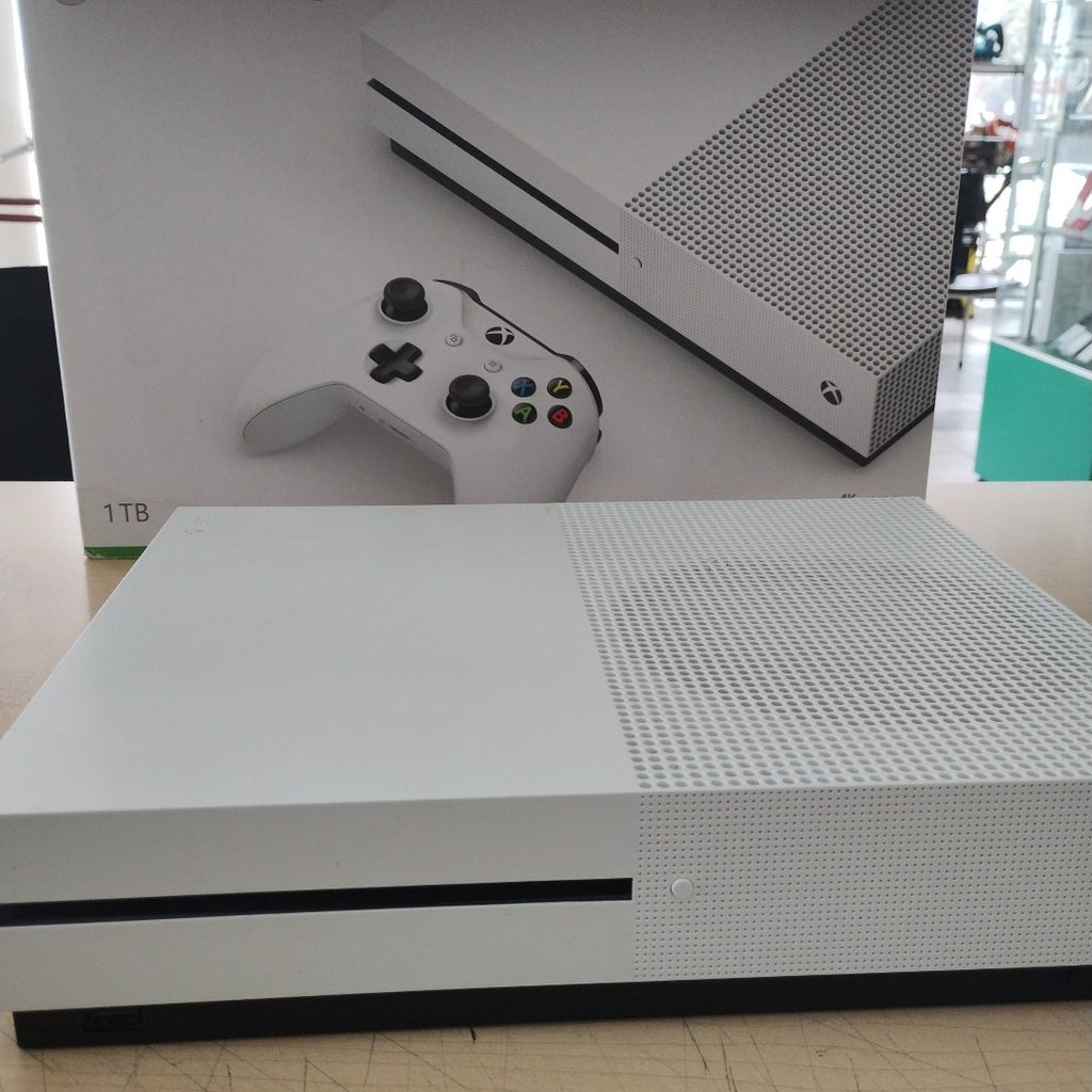 CONSOLA DE VIDEOJUEGO MICROSOFT XBOX ONE S 1 TB (SEMINUEVO)