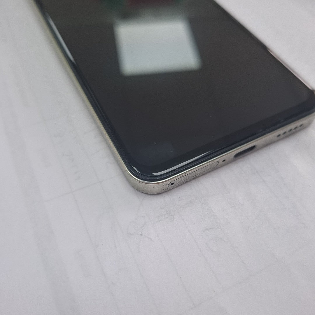 CELULAR VIVO V25 V2202 128 GB 8 GB RAM (SEMINUEVO)