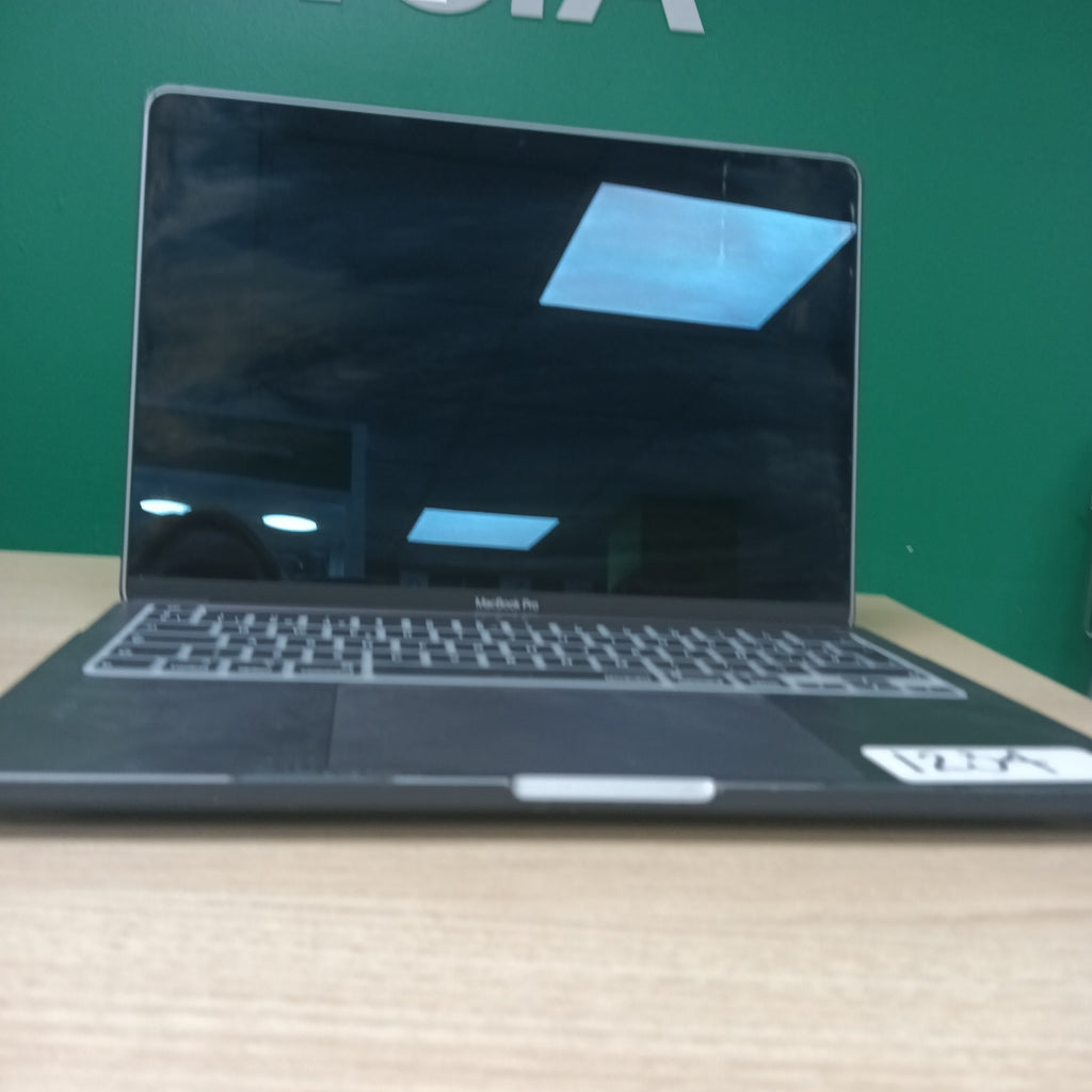 LAPTOP APPLE MACBOOK PRO 13" 2022 3.49 A2338 256 GB SSD 8 GB RAM (SEMINUEVO)
