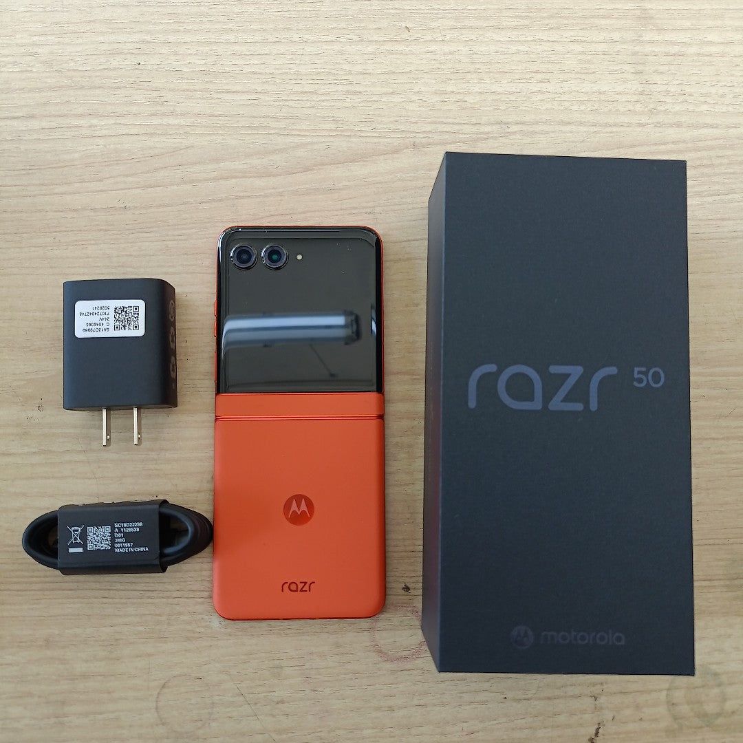 CELULAR MOTOROLA RAZR 50 5G XT2453-1 512 GB 12 GB RAM (SEMINUEVO)